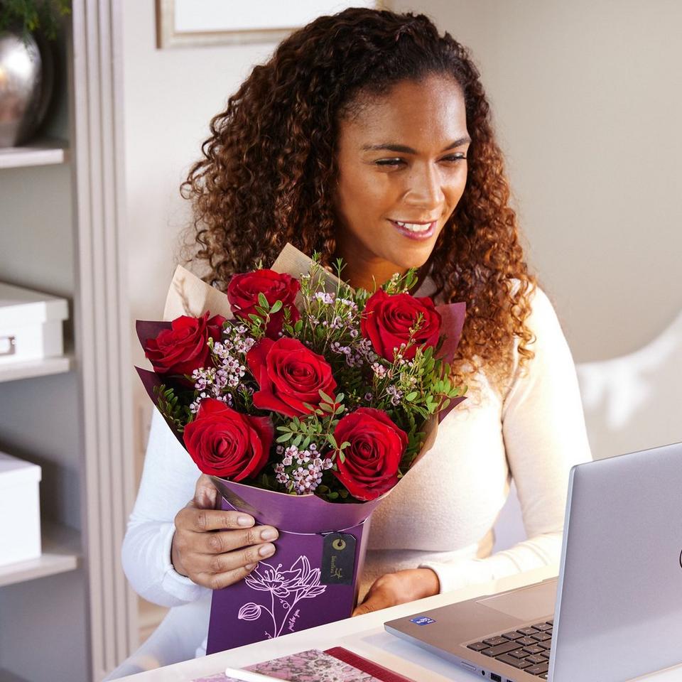 6 Half Dozen Red Rose Romantic Gift Box