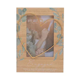 LOVE STORY 'MR & MRS' FRAME WITH WIRE HEART - 4" X 6"