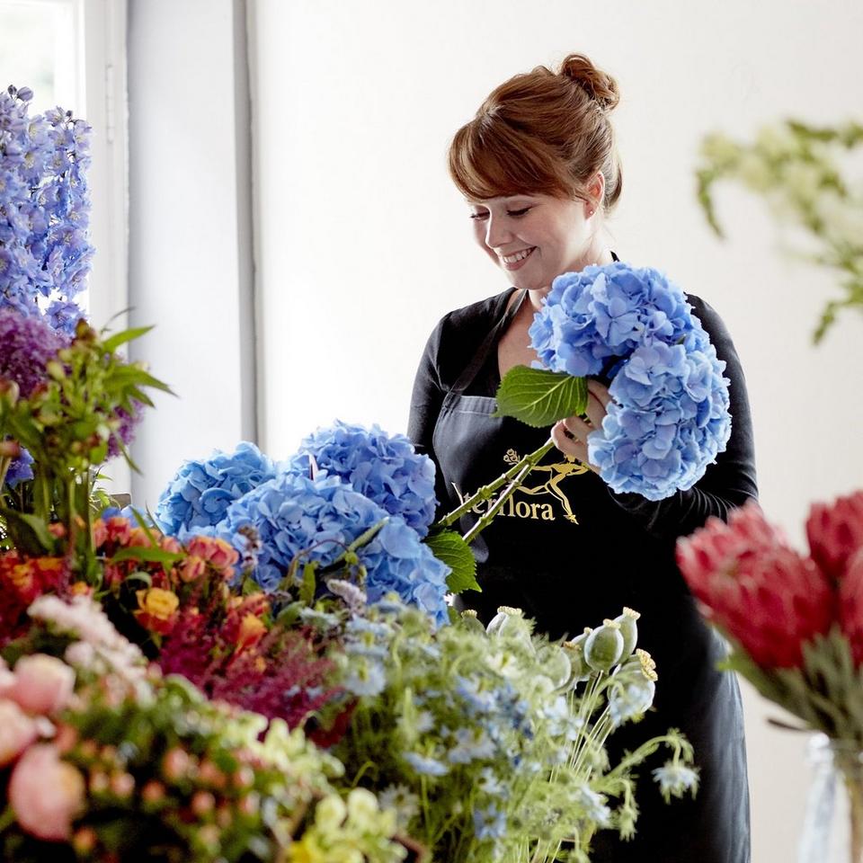 Hatbox made with the finest flowers